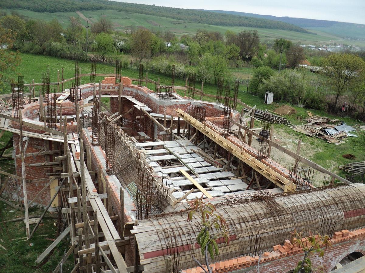 Biserica în construcție